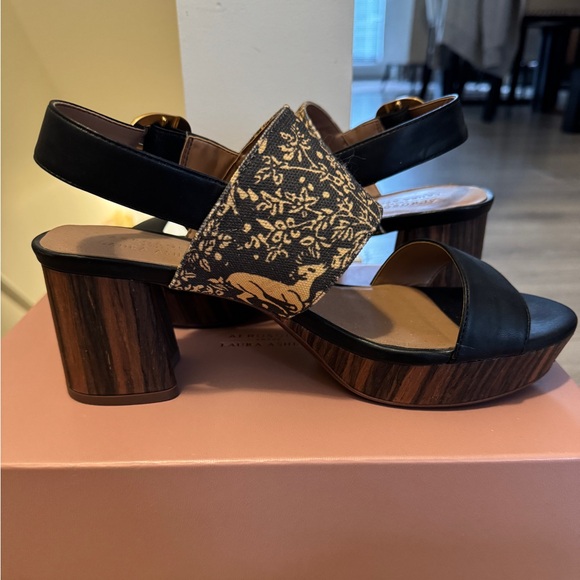 New Aerosoles x Laura Ashley Limited edition Camera Sandals Navy and woodland - Picture 9 of 9